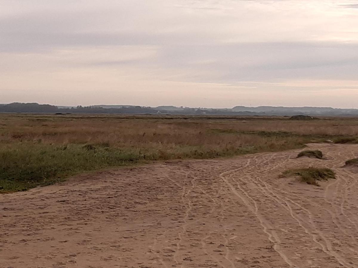 Les Obiones, Vue Laterale Mer, Fort Mahon Plage, Magnifique Studio Cabine 4P, Avec Balcon , Parking Prive Gratuit, Wifi, Classe 2 Etoiles, Exposition Plein Sud En Baie De Somme Екстериор снимка